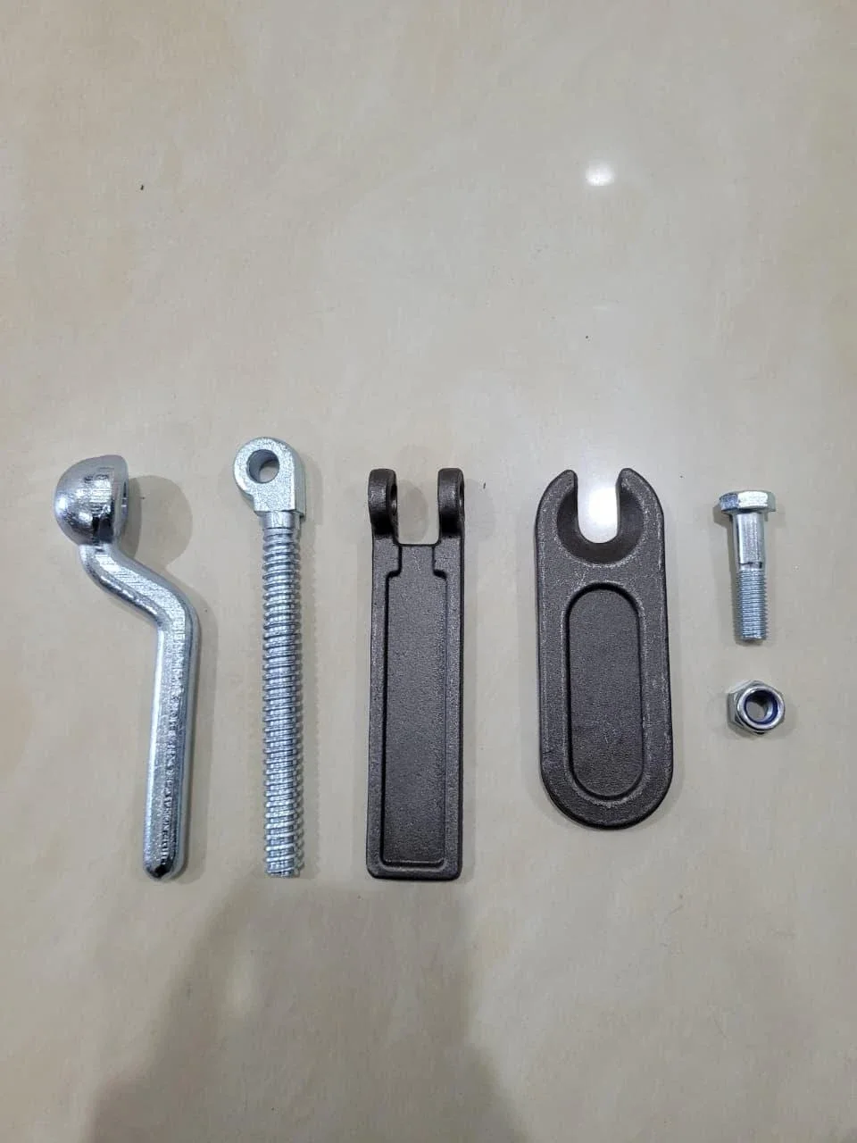 Forged and zinc-plated handle parts: handle, threaded eye bolt, forged lever, slotted plate, bolt and lock nut